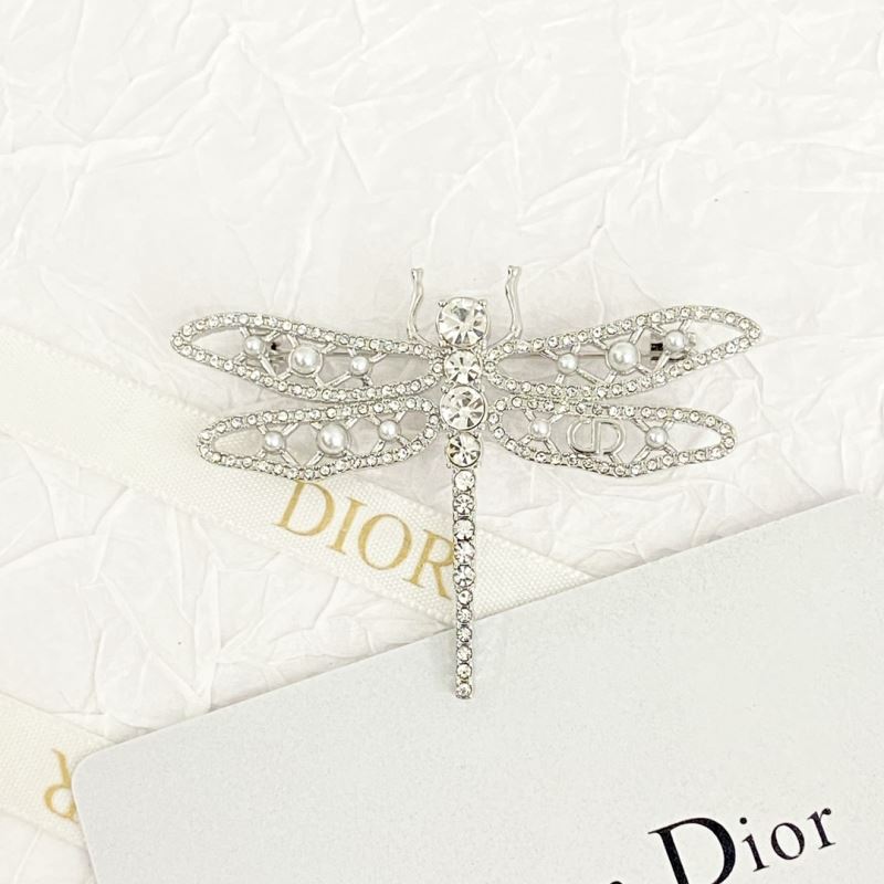 chr1st1an D10r brooches